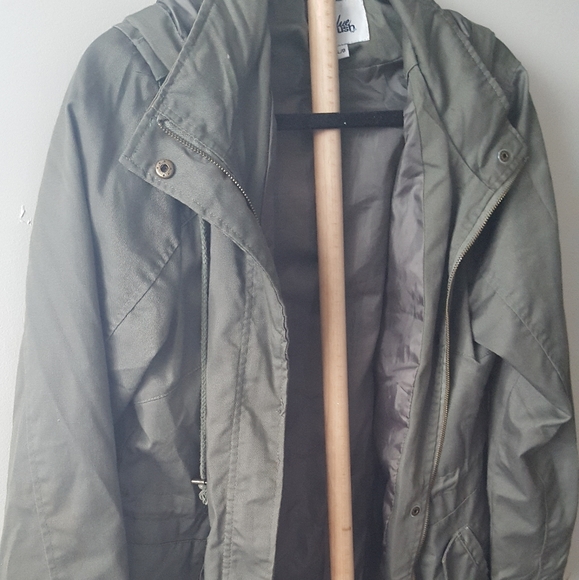 Woman's light jacket - Picture 2 of 3